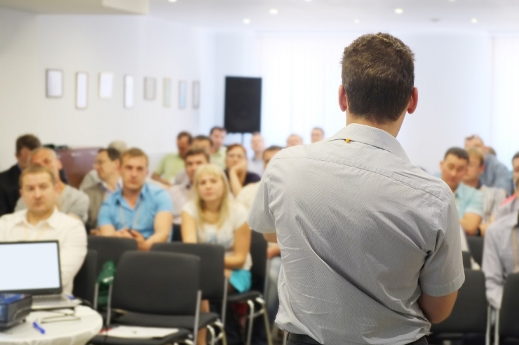 The audience listens to the acting in a conference hall